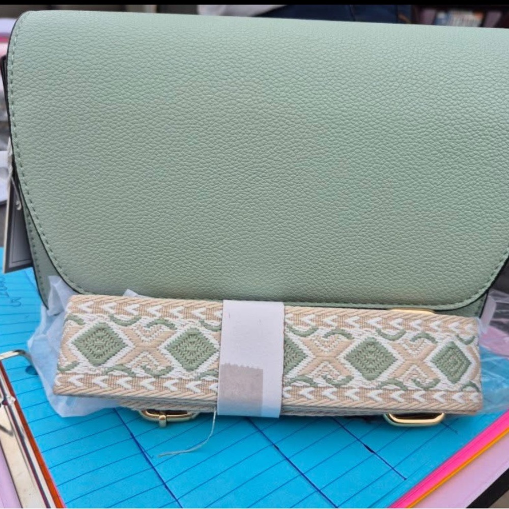 Brand New, WITH TAGS, Jen&Co Vegan Leather Mint Green Crossbody Bag